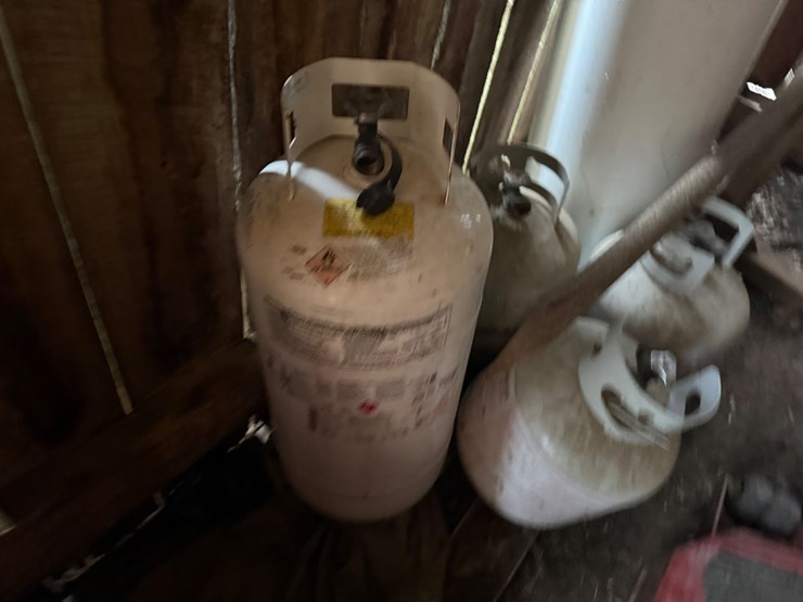 #73-•-5-propane-tanks-image-2