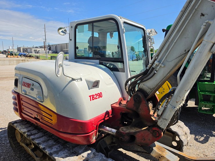 2021-takeuchi-tb290-image-22