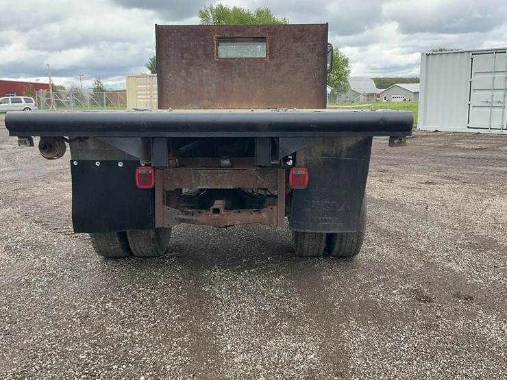 #1952-•-2000-gmc-6500-flatbed-truck-image-4