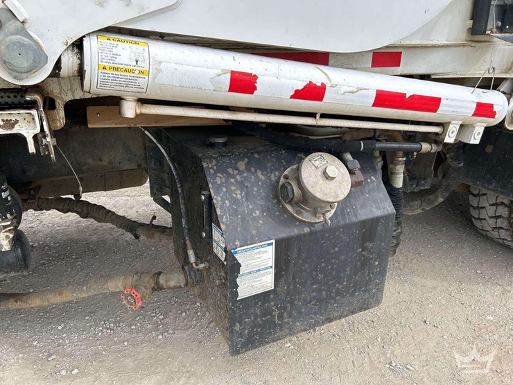 2019-peterbilt-520-image-25