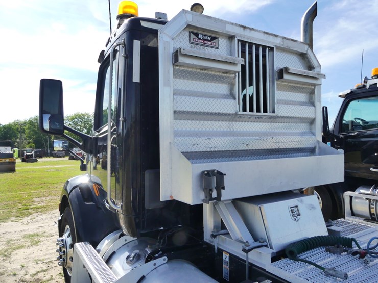 2019-peterbilt-579-image-9