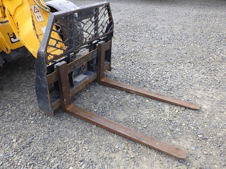 2015-jcb-525-60-image-19