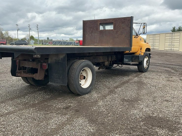 #1952-•-2000-gmc-6500-flatbed-truck-image-5