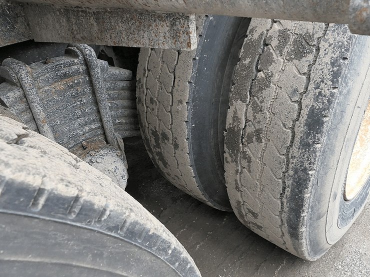 2017-mack-granite-gu713-image-24