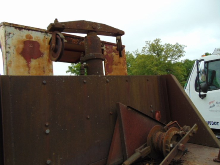 (inop)-1916-c-cab-mack-dump-truck-image-12