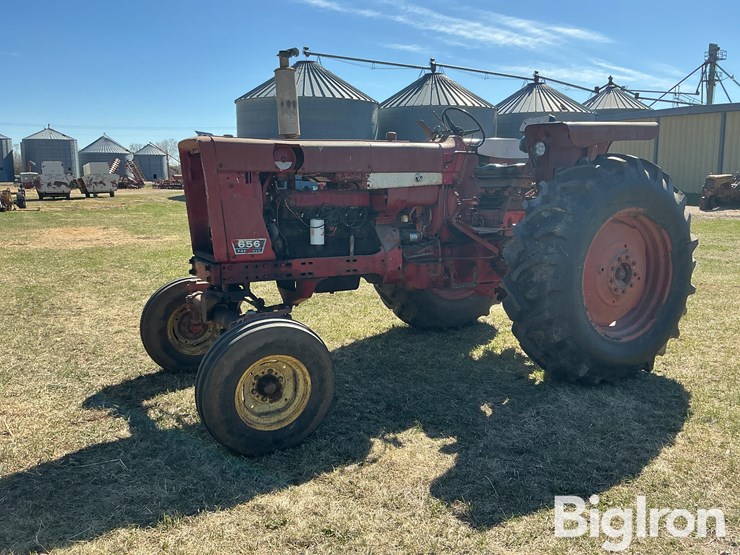 1972-farmall-656-2wd-tractor-image-1