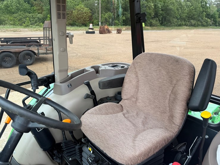 john-deere-5055e-image-28