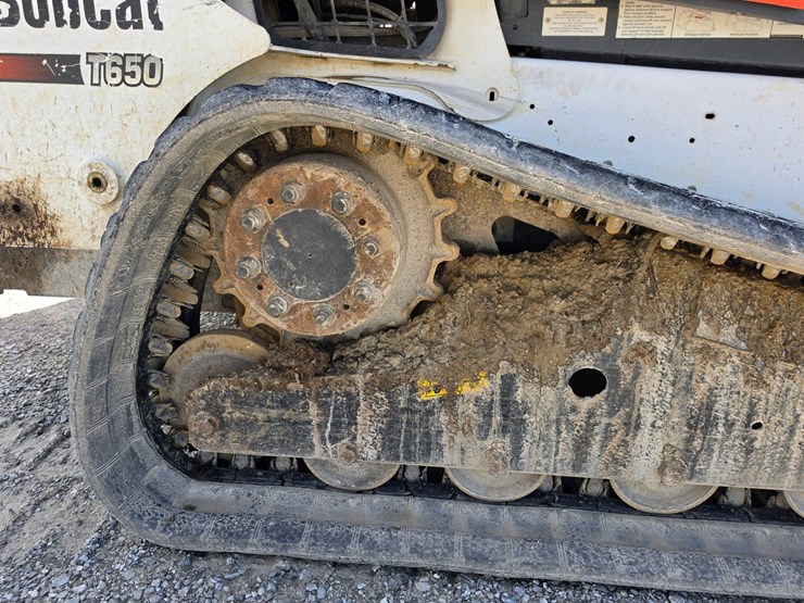 2013-bobcat-t650-image-21
