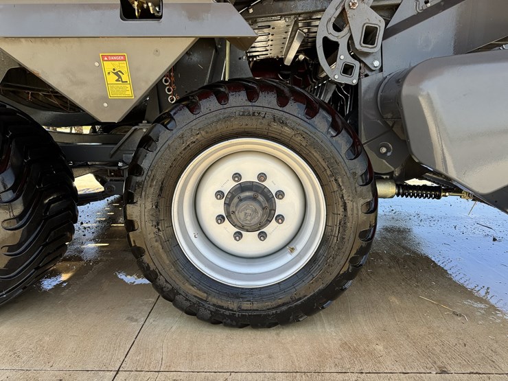 2021-massey-ferguson-2270-image-24