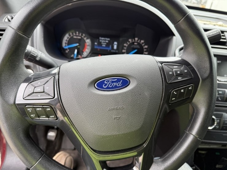 2017-ford-explorer-image-30