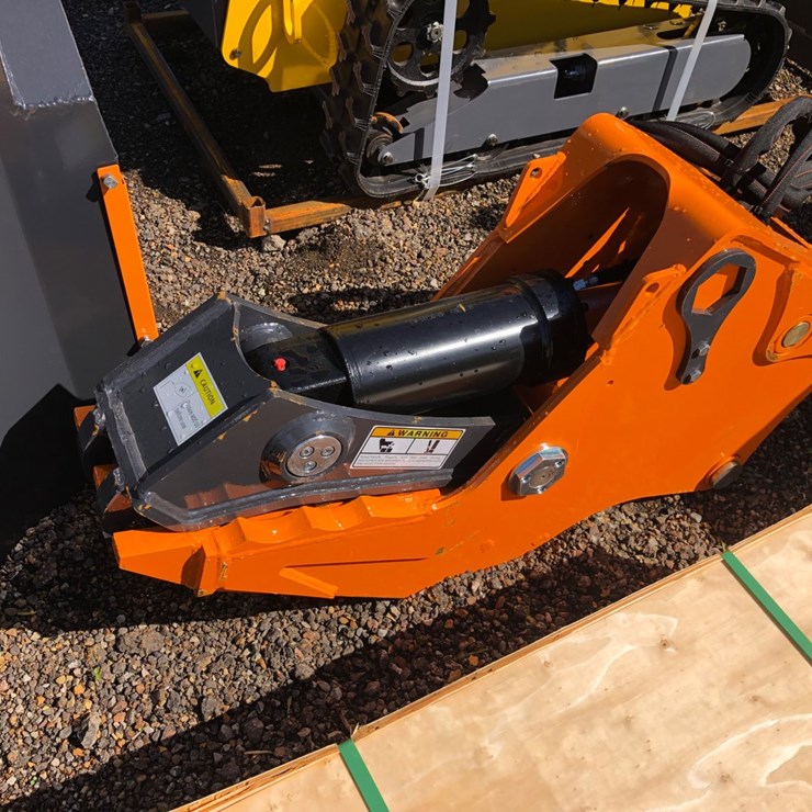 #44 • EXCAVATOR HYDRAULIC CLAMP THUMB