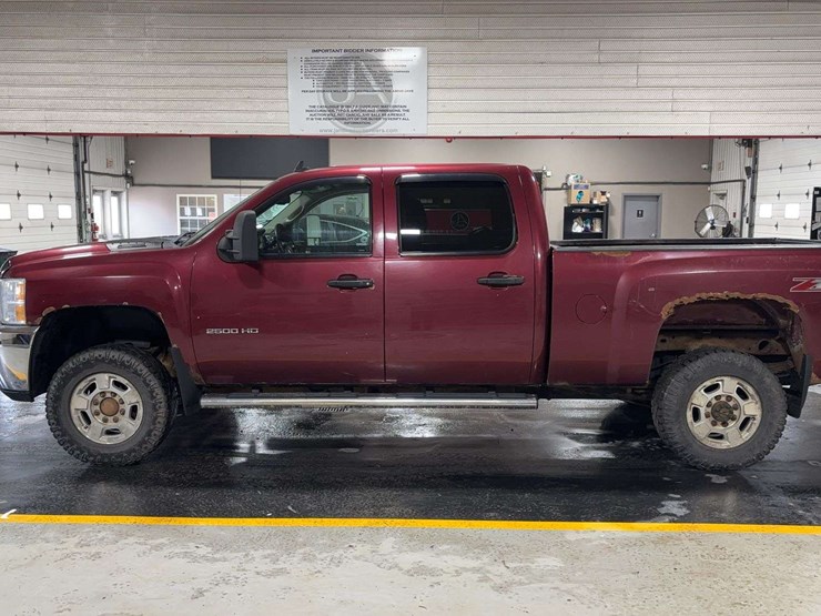 2014-chevrolet-silverado-2500hd-image-2