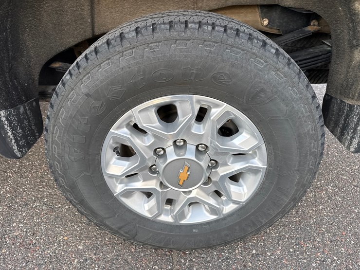 2022-chevrolet-3500-image-51