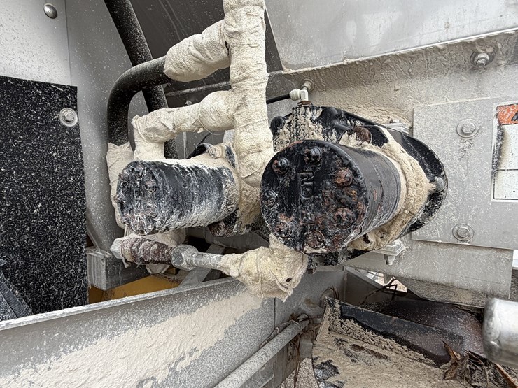 2005-terra-gator-8103-dry-floater-image-16