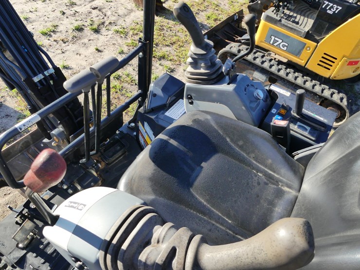 2022-deere-17g-image-12