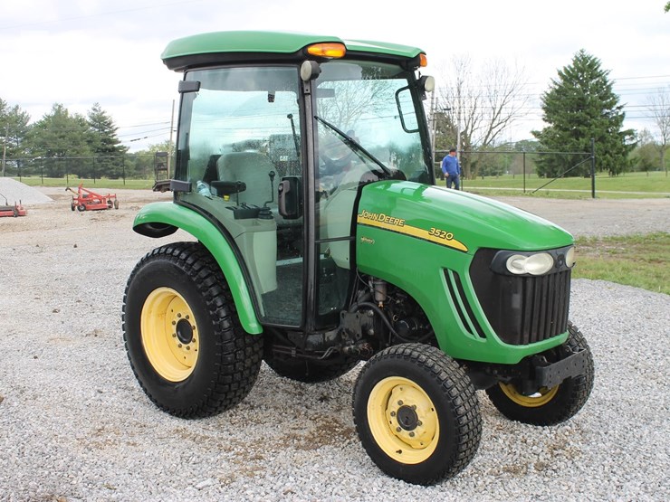 john-deere-3520-image-8