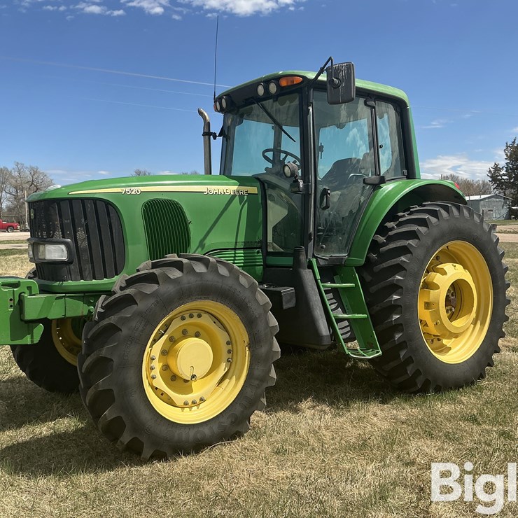 2005 JOHN DEERE 7520