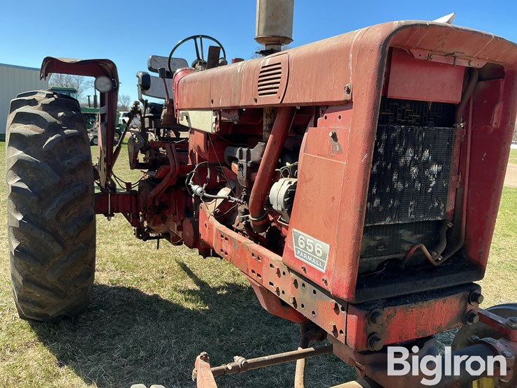 1972-farmall-656-2wd-tractor-image-10