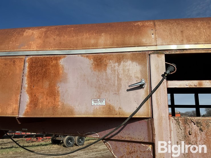 1986-s-&-s-t/a-livestock-trailer-image-17
