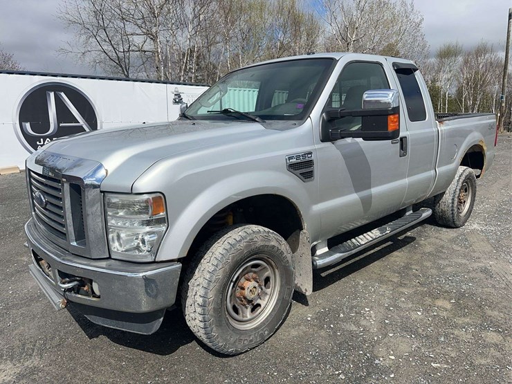 2010-ford-f250-xlt-image-1
