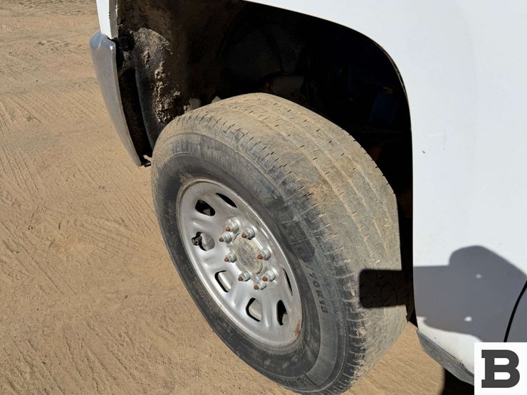 2017-chevrolet-silverado-3500-image-14