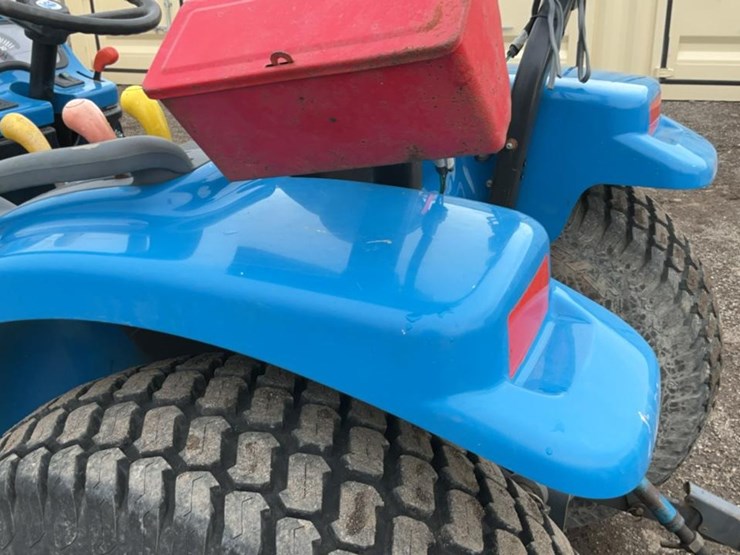 #2400-•-new-holland-tc25s-diesel-tractor-image-18