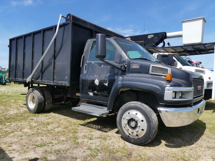 2005-gmc-c5500-image-1