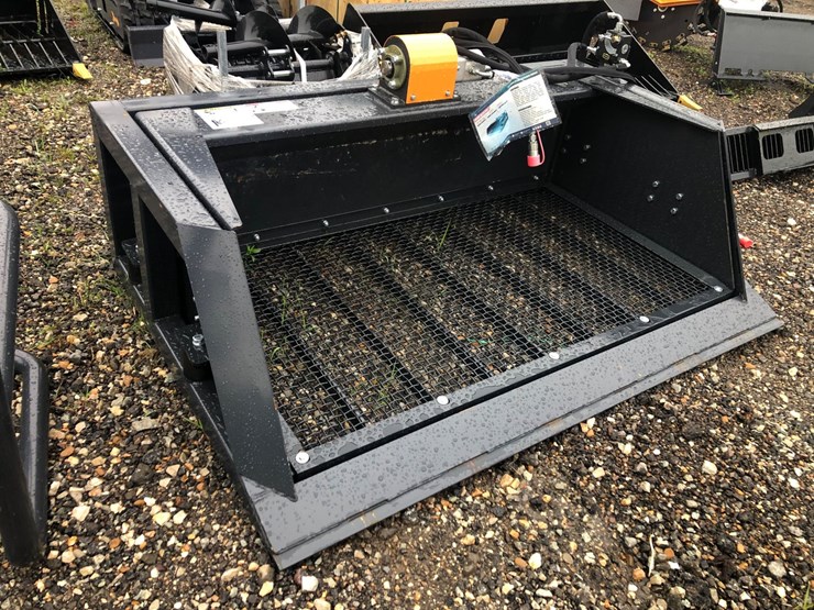 #25-•-72”-vibratory-screener-bucket-image-1