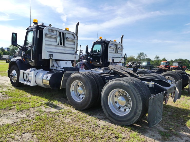 2019-peterbilt-579-image-4