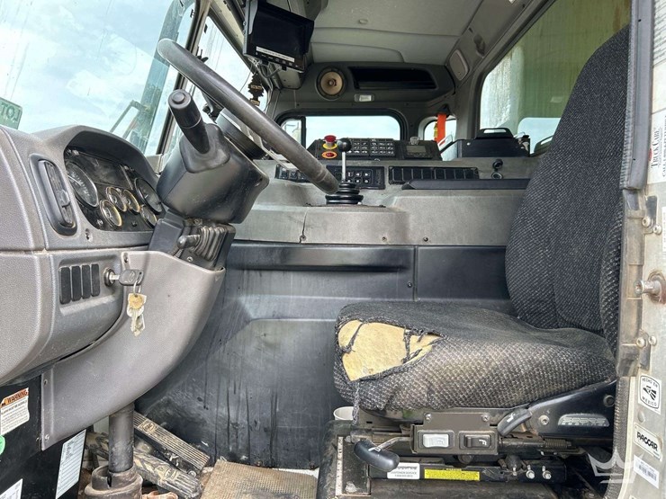 2019-peterbilt-520-image-15