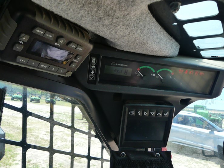 2021-deere-325g-image-16