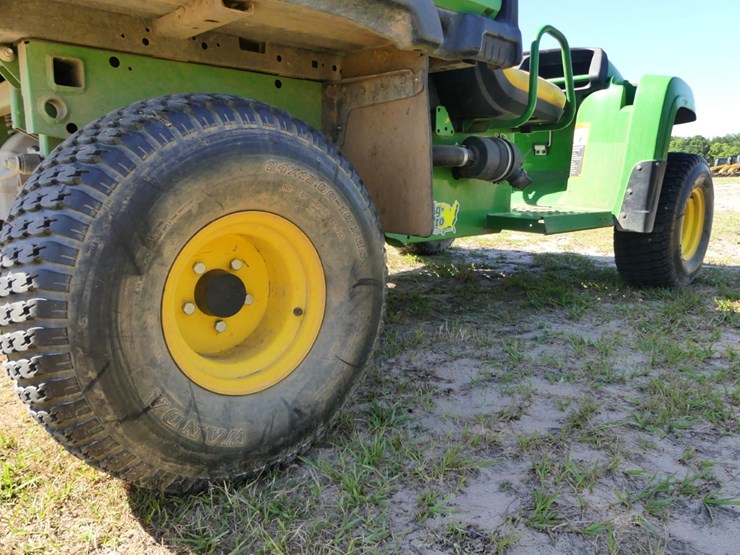 2021-john-deere-gator-image-4