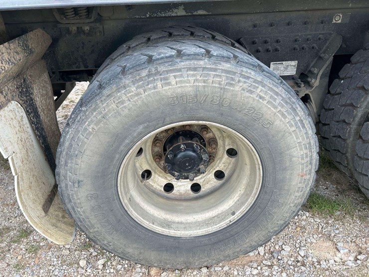 2019-peterbilt-520-image-29