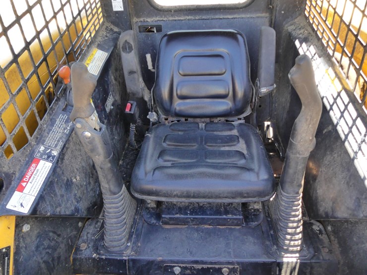 2000-john-deere-250-image-11