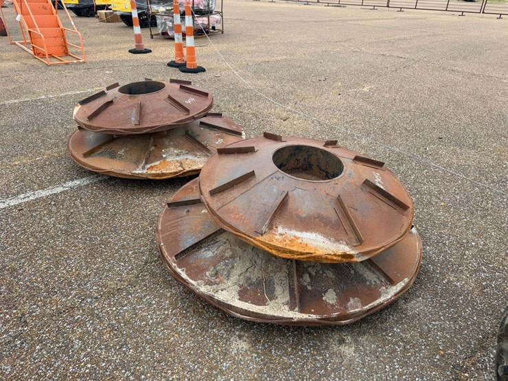#9056-•-set-of-steel-tractor-wheels-image-1