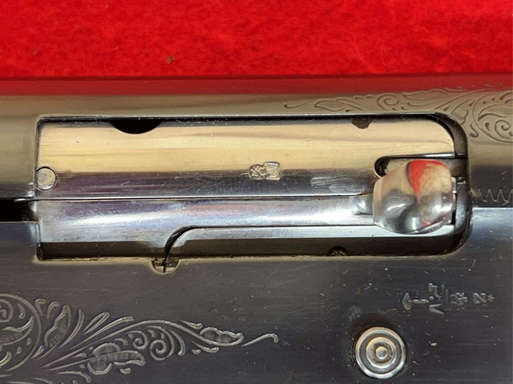 browning-light-twelve-semi-auto-shotgun-12-gauge-image-12