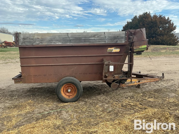 kelly-ryan-feed-wagon-image-4