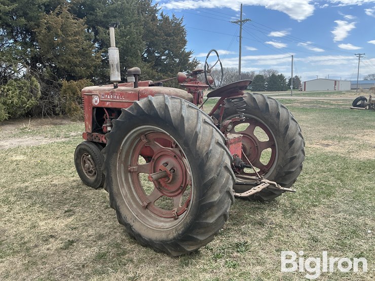 1952-farmall-super-m-2wd-tractor-image-7