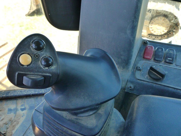 2020-caterpillar-d3-lgp-image-14