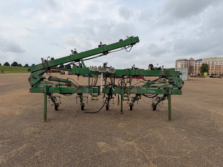 john-deere-85-image-1
