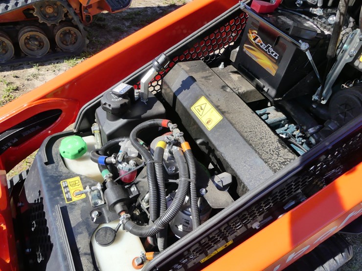 2026-kubota-scl1000-image-11