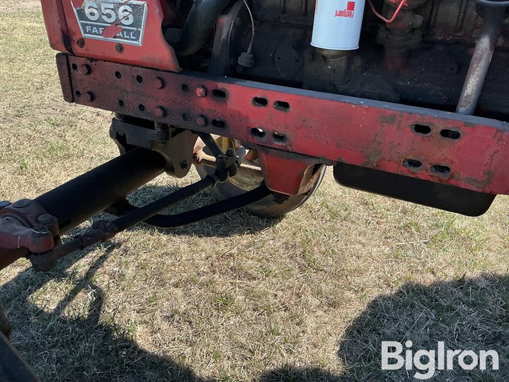 1972-farmall-656-2wd-tractor-image-16