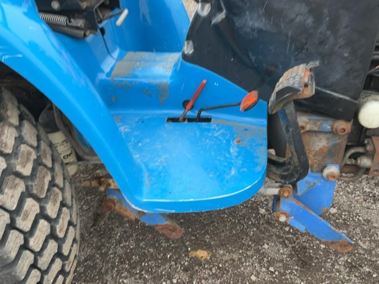 #2400-•-new-holland-tc25s-diesel-tractor-image-25