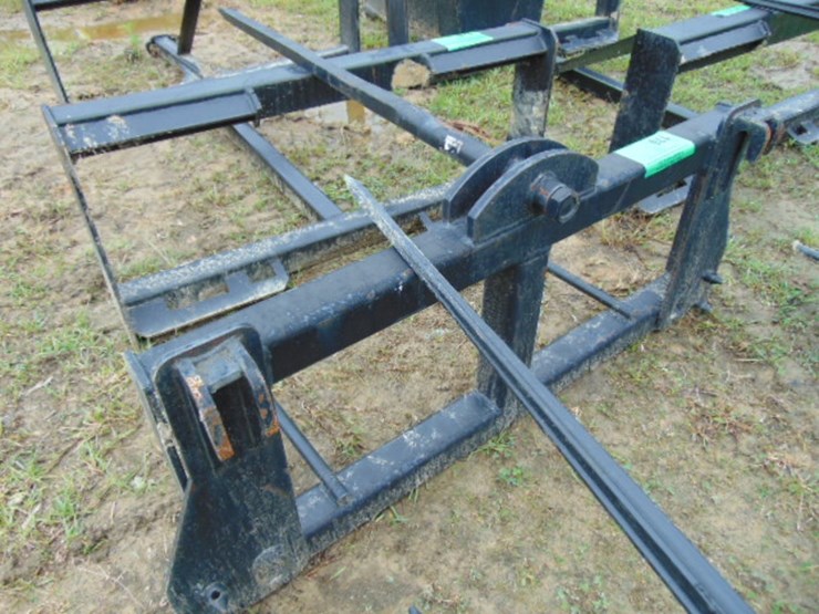john-deere-hay-spear-attachment-image-1
