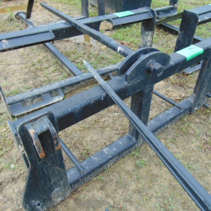 JOHN DEERE HAY SPEAR ATTACHMENT