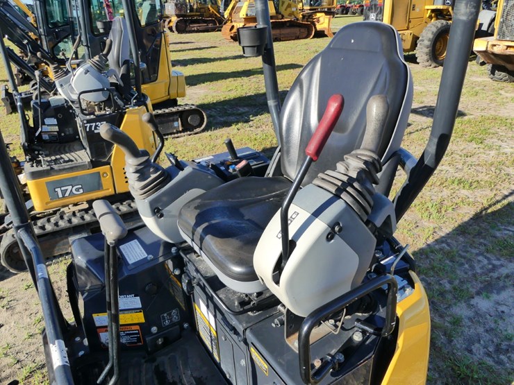 2022-deere-17g-image-11