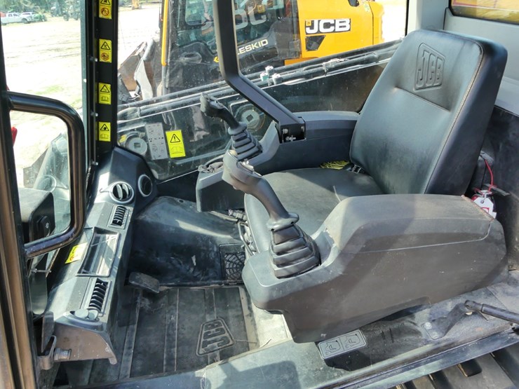 jcb-3ts-8t-image-11