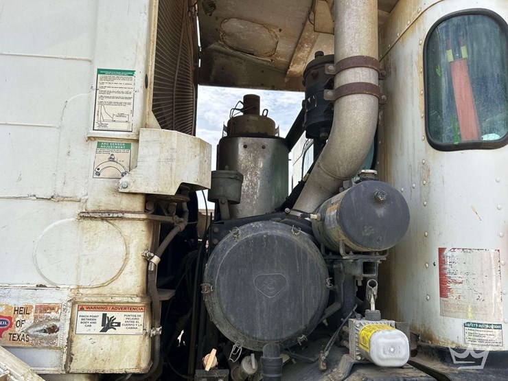 2020-peterbilt-520-image-34
