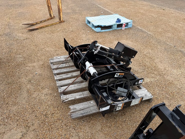 #9124-•-worksaver-48"-skid-steer-grapple(electric-control)-image-4