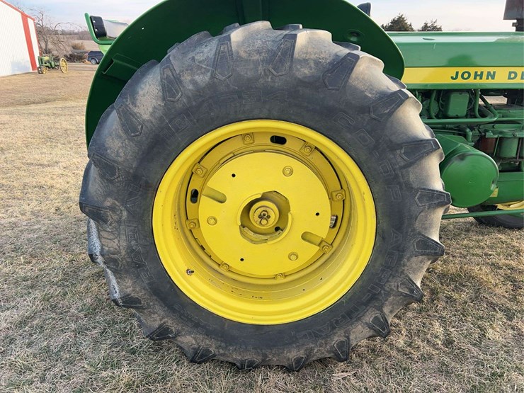 john-deere-820-image-41